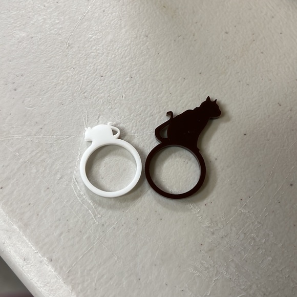 Laser cut acrylic cat and mouse ring set - Picture 3 of 3